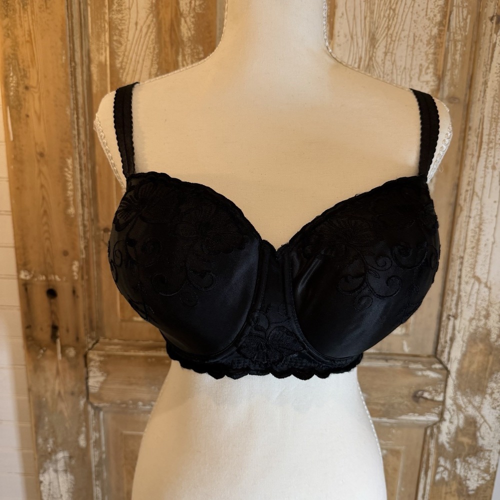 Sweet Nothings by Maidenform embroidered black satin Underwire Bra 32C